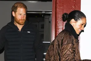 Меган Маркл в дорогих украшений и принца Гарри в повседневном наряде увидели на матче звезд НБА в Калифорнии Меган Маркл в дорогих украшений и принца Гарри в повседневном наряде увидели на матче звезд НБА в Калифорнии