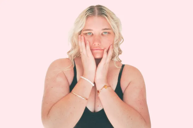 Реальная царевна Несмеяна: как живет девушка, которая с рождения не умеет улыбаться