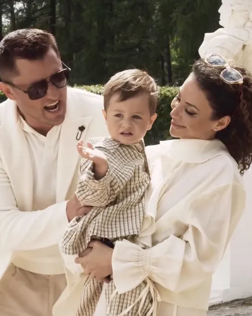 Супруги с сыном Микаэлем Супруги с сыном Микаэлем