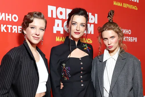 Виктория Исакова в черном, редкий выход Татьяны Догилевой, «вампирская» Юлия Хлынина и «папины дочки»: светский дайджест Виктория Исакова в черном, редкий выход Татьяны Догилевой, «вампирская» Юлия Хлынина и «папины дочки»: светский дайджест