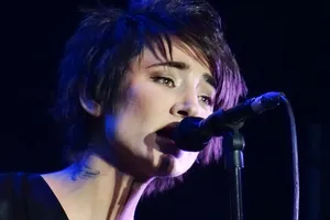 Земфира приостановила карьеру до мая и переехала из Парижа Земфира приостановила карьеру до мая и переехала из Парижа