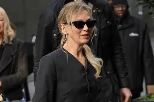 Рене Зеллвегер вместе с экранными возлюбленными появилась на открытии статуи Бриджит Джонс в Лондоне