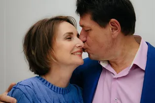 «Я развелась»: ведущая Первого канала Лариса Суркова ушла от мужа, вместе с которым воспитывала семерых детей «Я развелась»: ведущая Первого канала Лариса Суркова ушла от мужа, вместе с которым воспитывала семерых детей