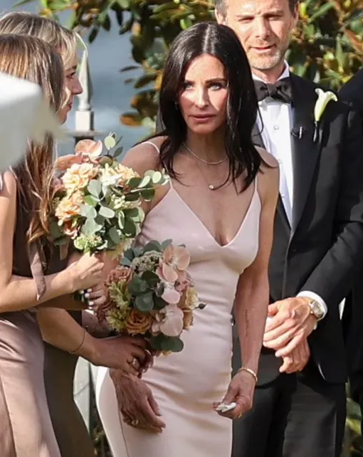 Кортни Кокс появилась на свадьбе подруги