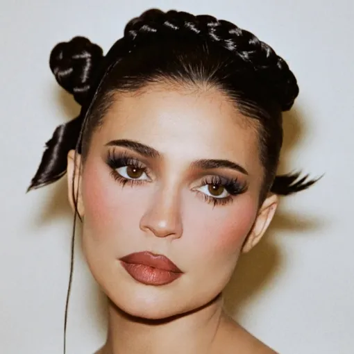 Кайли Дженнер давно сделала этот макияж своей фишкой