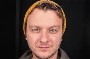 «Уехал и больше не вернулся»: актер «Папиных дочек» Филипп Бледный рассказал, как начал жить отдельно от родных