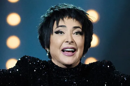 «За мной охотились неделю»: Лолита призналась, что приняла курьера за мошенника «За мной охотились неделю»: Лолита призналась, что приняла курьера за мошенника