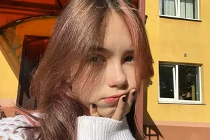 «Он защищал меня и сестру»: 15-летняя дочь Павла Деревянко впервые вышла в свет вместе с бойфрендом