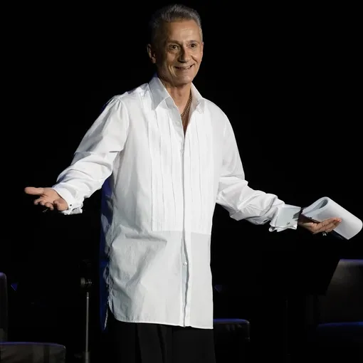 Олег Меньшиков на сцене театра