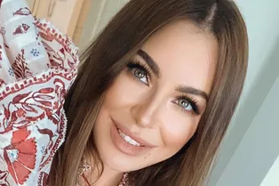 «Восхитительная ложбинка на спине!»: Ани Лорак в секси-нарядах очаровала фанатов «Восхитительная ложбинка на спине!»: Ани Лорак в секси-нарядах очаровала фанатов