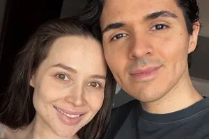 «Горько, что цена за него — четвертая стадия рака»: жених Лерчек оценил новый законопроект, позволяющий посещать врачей «Горько, что цена за него — четвертая стадия рака»: жених Лерчек оценил новый законопроект, позволяющий посещать врачей