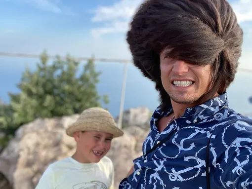 Прилучный примерил папаху Прилучный примерил папаху