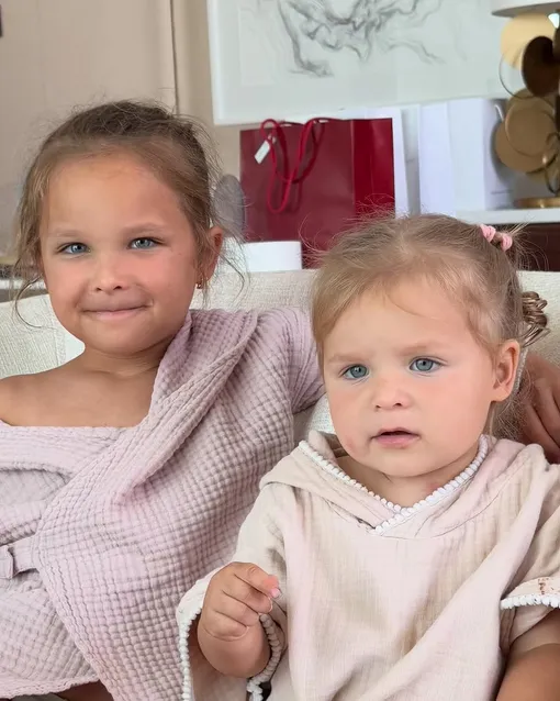 Ханна и Пашу воспитывают двух дочерей: Адриану и Камиллу