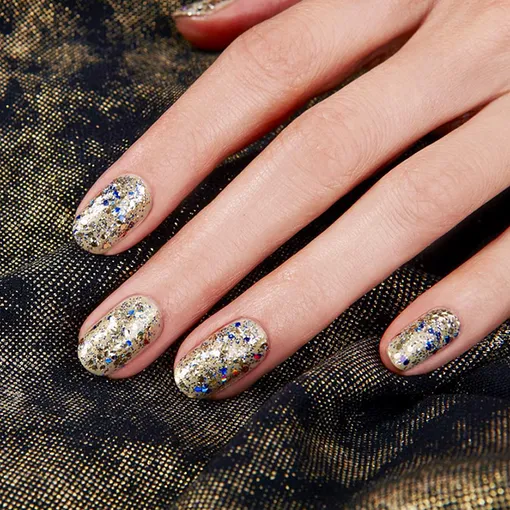 модные блестки на ногтях фото