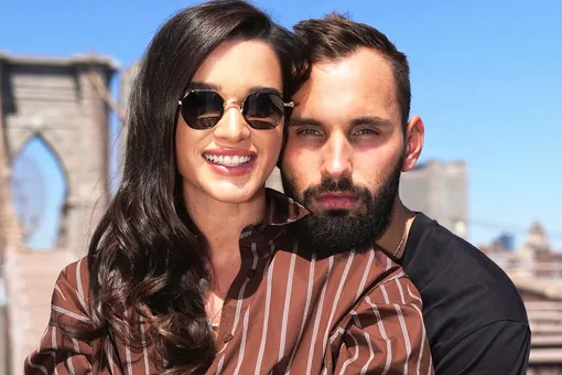 Ксения Бородина снялась в объятиях мужа на пляже в Дубае