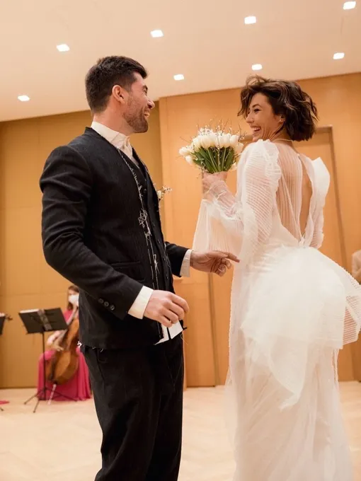 Антон Лаврентьев и Алина Астровская поженились в 2021 году Антон Лаврентьев и Алина Астровская поженились в 2021 году
