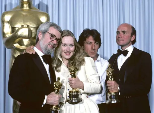 Роберт Бентон, Мэрил Стрип, Дасти Хоффман и Стэнли Р. Джаффе на церемонии вручения премии «Оскар» в 1979 году