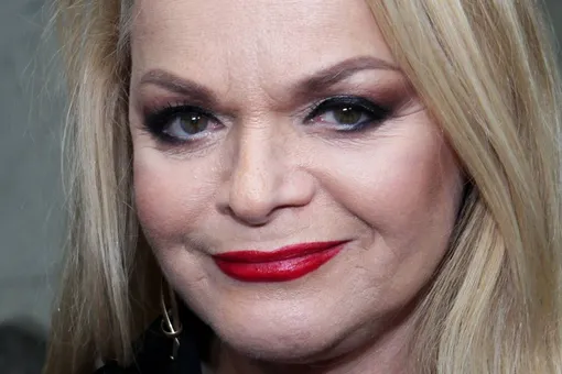 «Закричала от радости»: Полина Лурье получила ключи от квартиры, которую ей продала Лариса Долина «Закричала от радости»: Полина Лурье получила ключи от квартиры, которую ей продала Лариса Долина