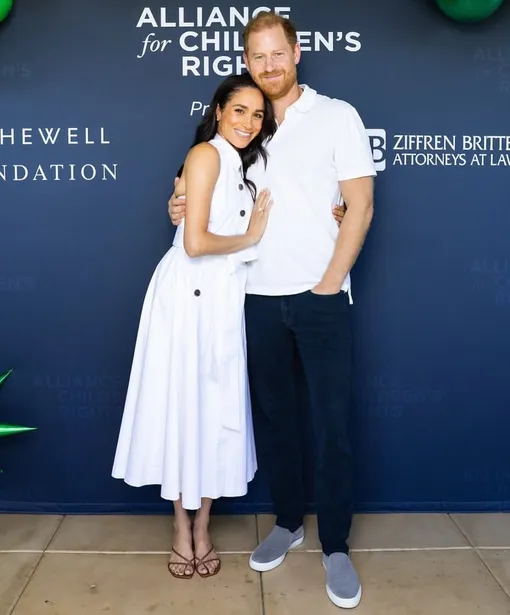 Меган Маркл и принц Гарри на теннисном турнире