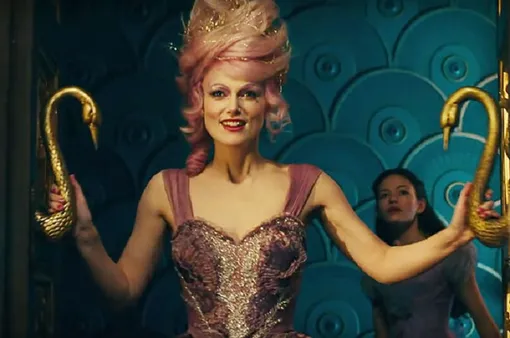 Кира Найтли и Маккензи Фой