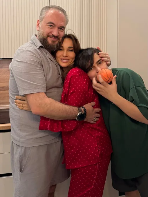 Александр Златопольский с Анфисой Чеховой и ее сыном Соломоном