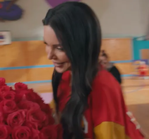 Оксана Самойлова получила цветы от Джигана Оксана Самойлова получила цветы от Джигана