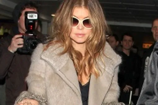 Ферджи выпустила туфли для благотворительности Ферджи выпустила туфли для благотворительности