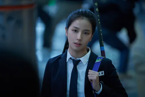 Джису из Blackpink должна привлечь внимание зрителей к своему персонажу Джису из Blackpink должна привлечь внимание зрителей к своему персонажу