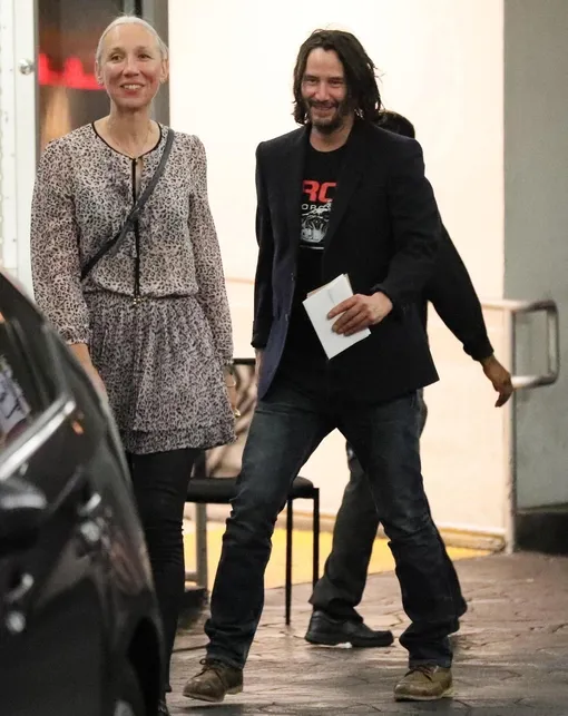 Художница комфортно чувствует себя с натуральным цветом волос