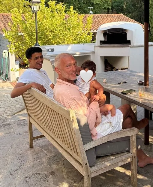 Венсан Кассель с сыном на отдыхе