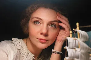Вонзившую нож в спину избивавшего ее сына мужчины актрису фильма «Любовники» Анну Артамонову не будут судить