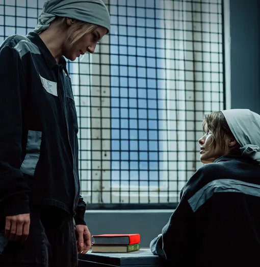 Линда Лапиньш и Любовь Аксенова в сериале «Холод»