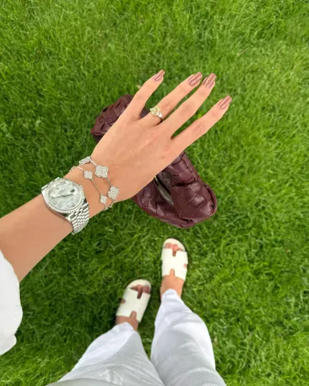 Валя Карнавал показала кольцо с желтым бриллиантом