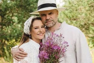 «Я родила от него 5 детей за 20 лет!»: актриса сериала «Измены» Глафира Тарханова показала мужа по важному поводу