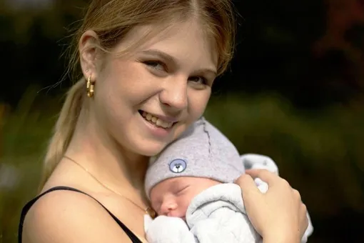 Александра Трусова впервые после рождения сына выступила на льду Александра Трусова впервые после рождения сына выступила на льду