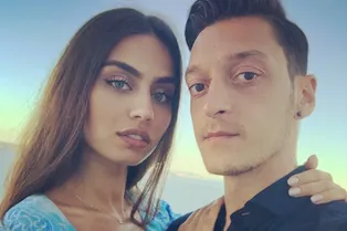 «Мисс Турция» объявила о помолвке со звездой лондонского «Арсенала» «Мисс Турция» объявила о помолвке со звездой лондонского «Арсенала»