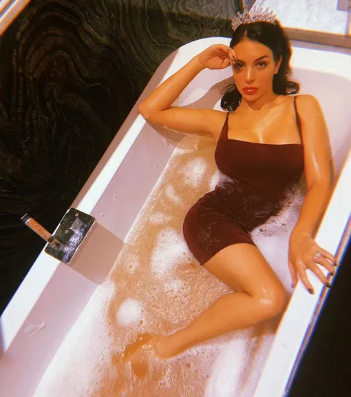 Родригес сделала провокационный снимок