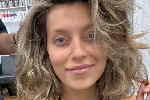 «Очень хочется посидеть в декрете, но надо пахать»: Регина Тодоренко показала, как кормит грудью сына на съемках «Очень хочется посидеть в декрете, но надо пахать»: Регина Тодоренко показала, как кормит грудью сына на съемках