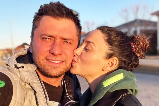 «Подлецу всё к лицу»: Зепюр Брутян потроллила Павла Прилучного, примерившего модные наряды «Подлецу всё к лицу»: Зепюр Брутян потроллила Павла Прилучного, примерившего модные наряды