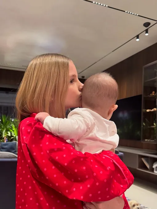 Алиса Юнусова с младшей сестрой Эммой