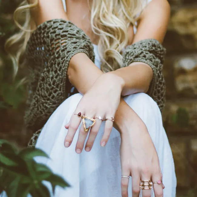 Почему может быть опасно носить чужие украшения?