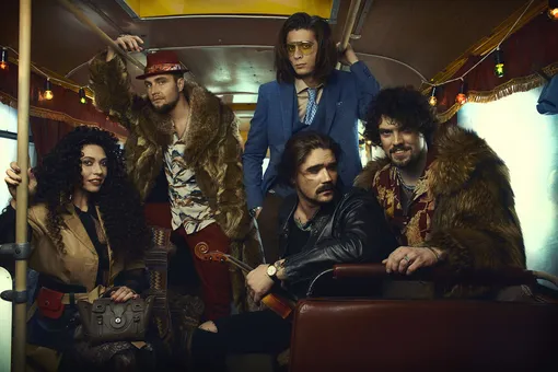The Hatters отмечают пятилетие альбомом «V» The Hatters отмечают пятилетие альбомом «V»
