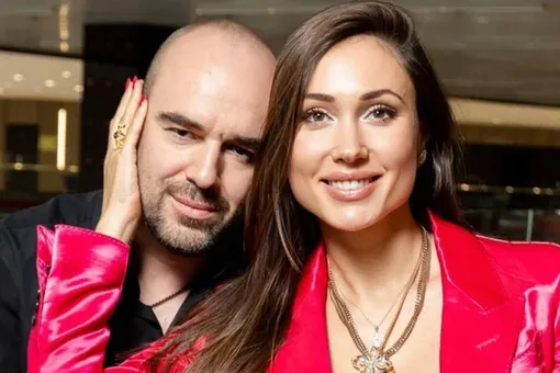 «Обидно. Так себя не уважает»: Елену Товстик раскритиковали из-за фото бывшего мужа, которыми заставлен ее дом «Обидно. Так себя не уважает»: Елену Товстик раскритиковали из-за фото бывшего мужа, которыми заставлен ее дом