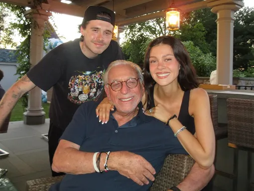 Бруклин Бекхэм с Нельсоном и Николой Пельтц