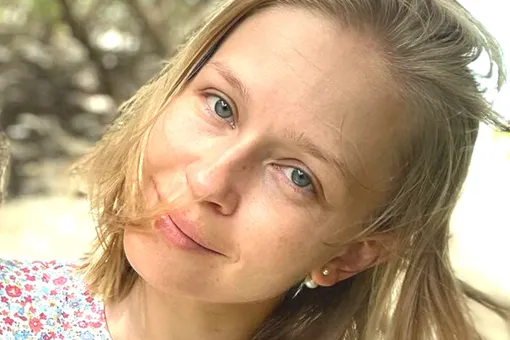 «Фигура — космос! Королева лета!»: Юлия Пересильд в бордовом купальнике восхитила фанатов «Фигура — космос! Королева лета!»: Юлия Пересильд в бордовом купальнике восхитила фанатов