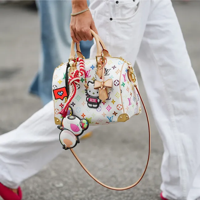 Узелок завяжется, узелок развяжется: почему модные девушки носят паракорд