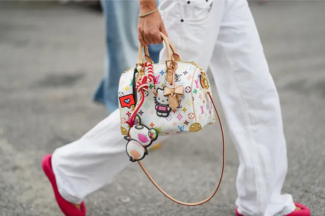 Узелок завяжется, узелок развяжется: почему модные девушки носят паракорд