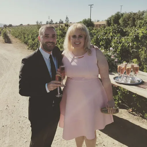 Ребел Уилсон на свадьбе