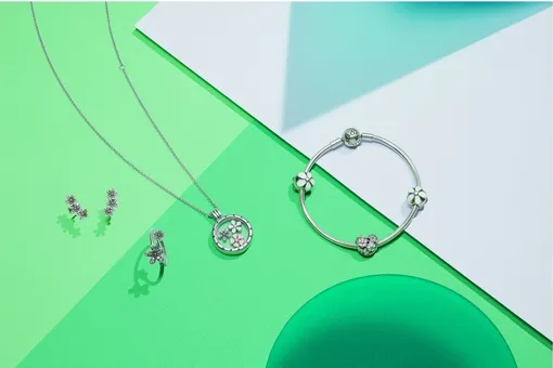Какая прелесть! Новые украшения PANDORA — идеальное завершение весенних образов Какая прелесть! Новые украшения PANDORA — идеальное завершение весенних образов