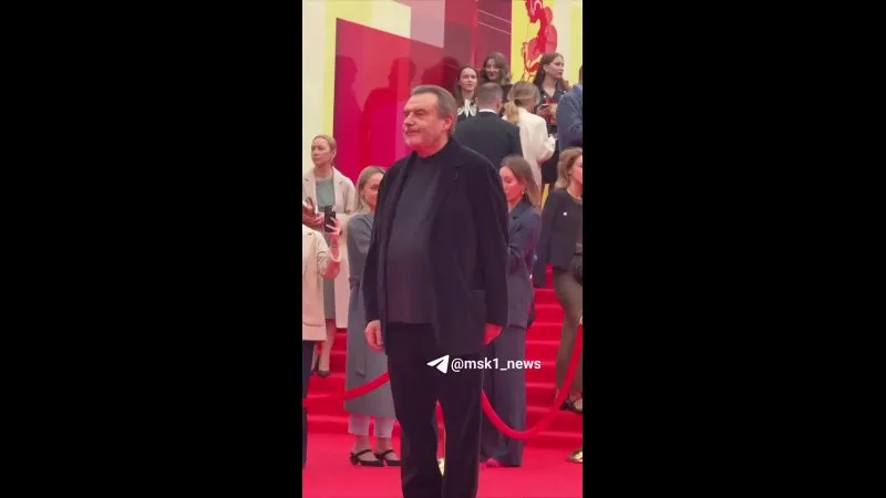 Нажми и смотри